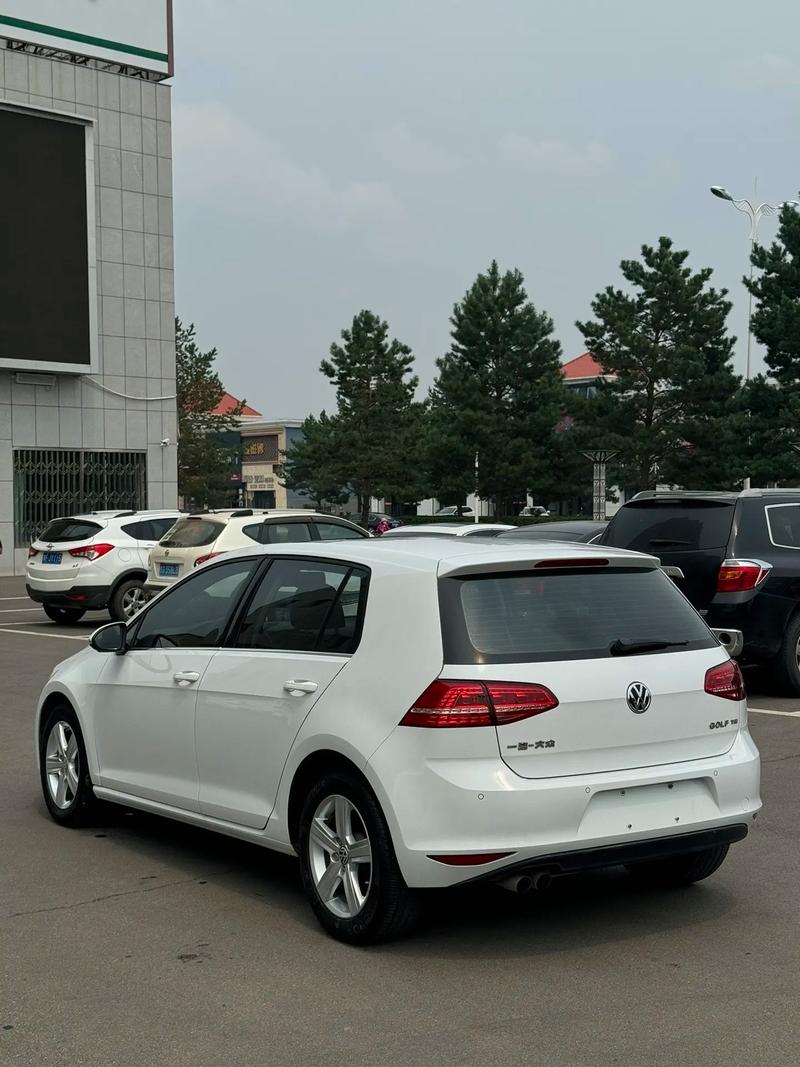 大众高尔夫：经典两厢车的传奇与魅力
