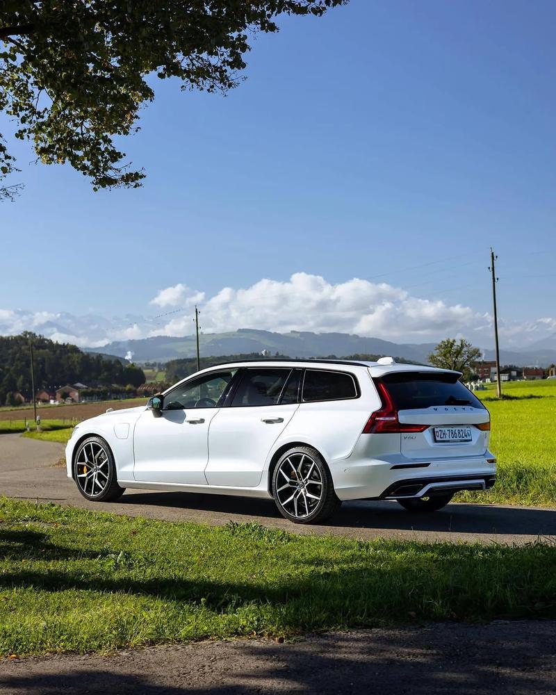 详细阅读:沃尔沃V60:豪华与实用并存的旅行车典范 沃尔沃V60:豪华与实用并存的旅行车典范