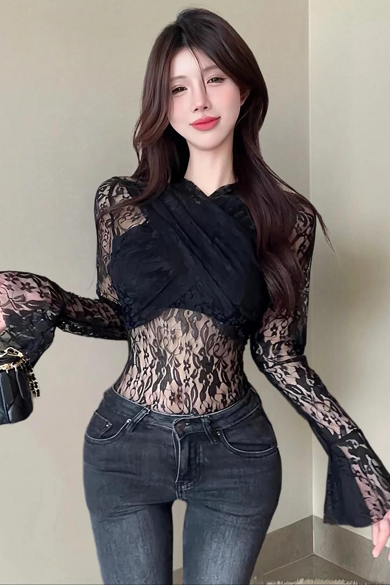 窄蕾丝花边：时尚穿搭中的点睛之笔