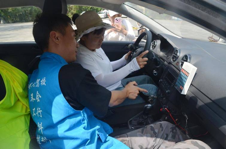 汽车残疾人驾驶培训：为残障人士开启自由出行之门