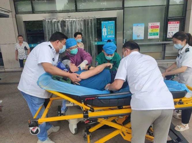 生命竞速：一场惊心动魄的抢救行动