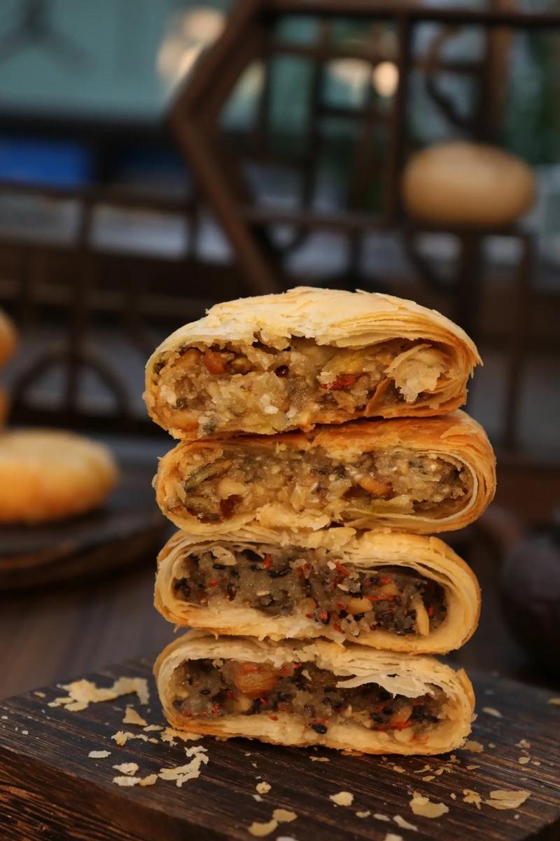 老婆饼：传统美食中的甜蜜传奇
