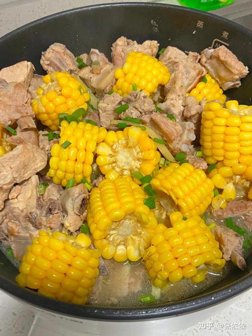 排骨玉米汤：鲜香四溢的暖胃佳肴