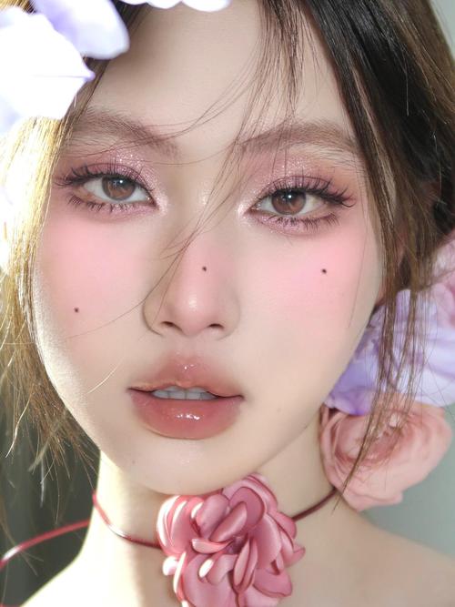 约会妆容打造：绽放魅力，点亮浪漫时刻