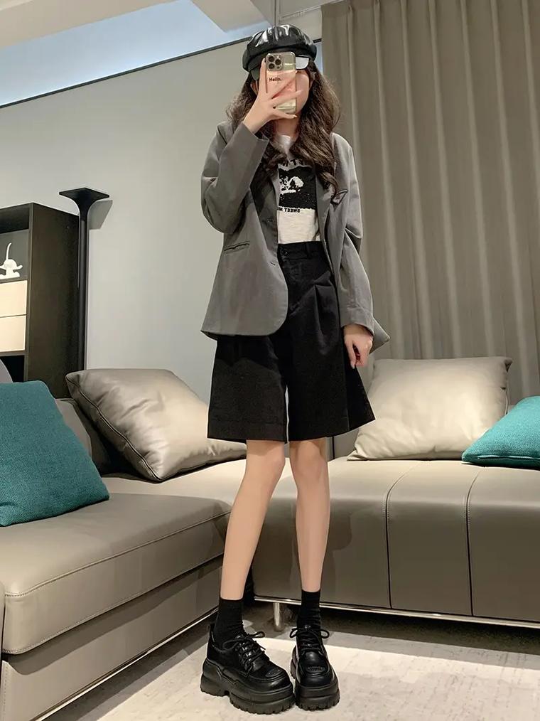 详细阅读:厚底鞋穿搭:时尚与实用的完美结合 厚底鞋穿搭:时尚与实用的完美结合