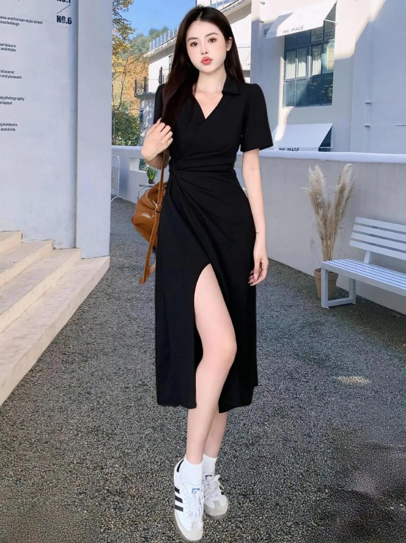 后开叉时尚穿搭：优雅与性感的完美融合