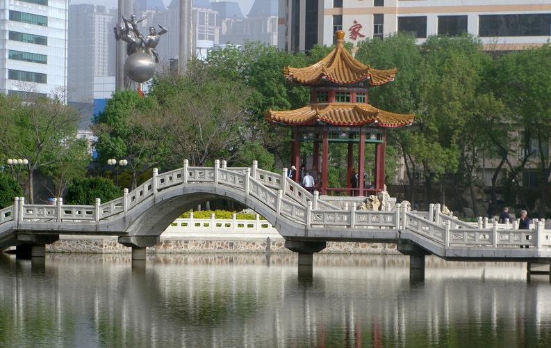 天津人民公园：城市绿洲与历史文化的交融