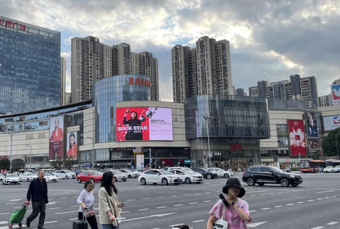 世豪广场：城市繁华新地标