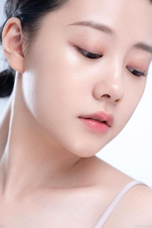 详细阅读:底妆轻薄透气,解锁清透自然之美 底妆轻薄透气,解锁清透自然之美