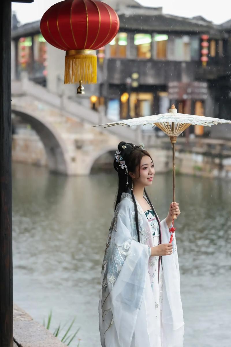 详细阅读:西塘:汉服之美,穿越时光的古韵风情画卷 西塘:汉服之美,穿越时光的古韵风情画卷