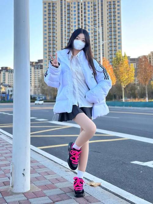细密褶皱：解锁时尚穿搭的多元魅力密码