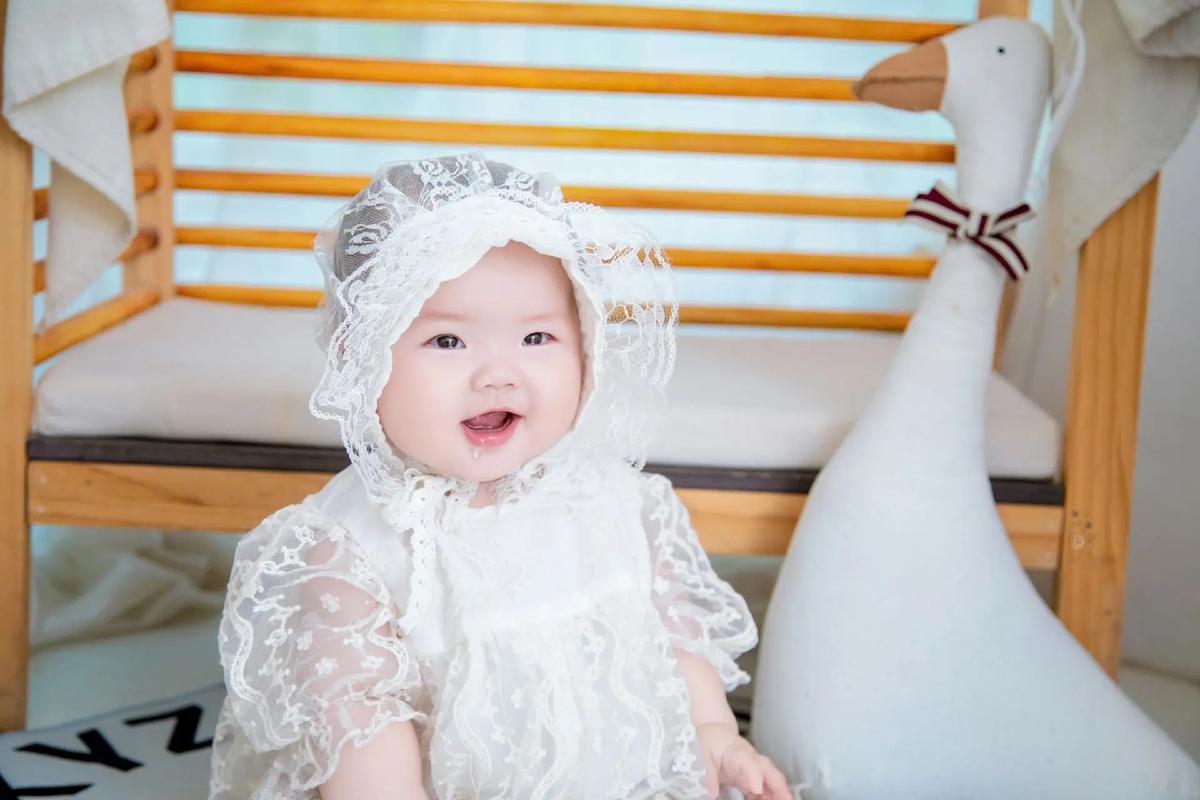 婴儿上衣：呵护初生之爱的温柔盔甲