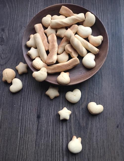 婴儿饼干：宝宝成长的美味小伴侣