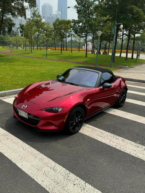 马自达MX-5：传奇跑车的深度解析