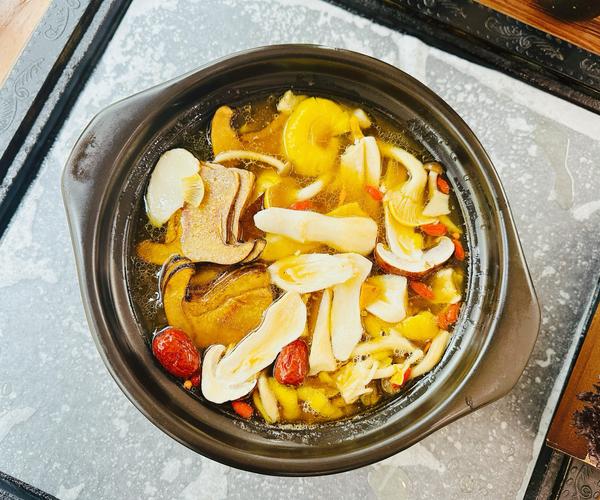 菌类美食：舌尖上的鲜美盛宴