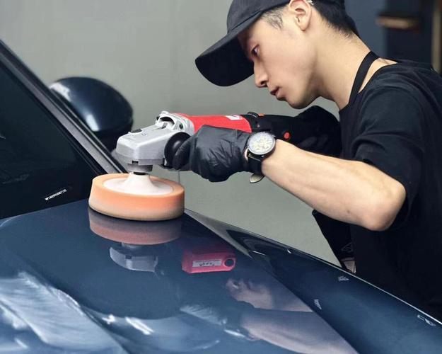 汽车打蜡技巧：让你的座驾持久焕新