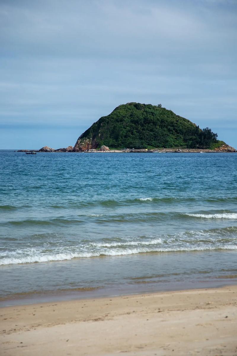 详细阅读:西涌海滩:深圳的海滨宝藏 西涌海滩:深圳的海滨宝藏
