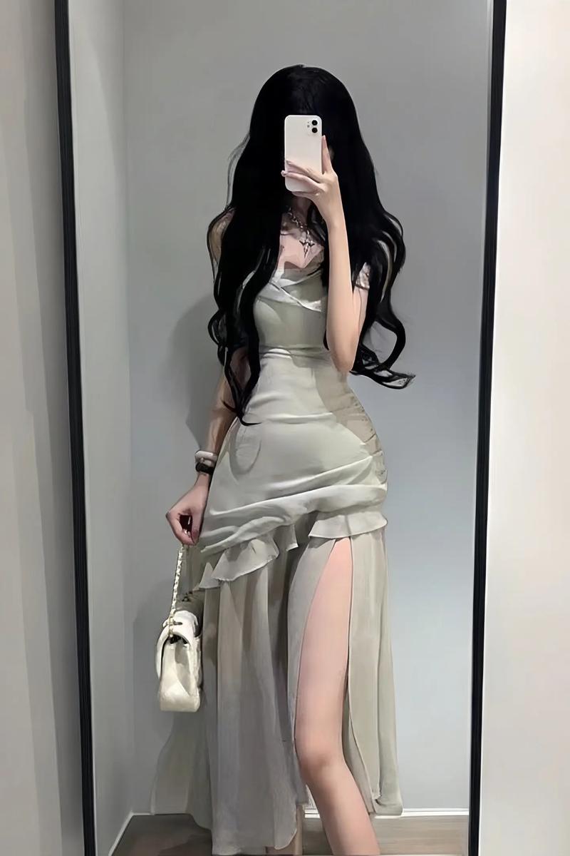 详细阅读:解锁开叉时尚穿搭,展现独特魅力 解锁开叉时尚穿搭,展现独特魅力