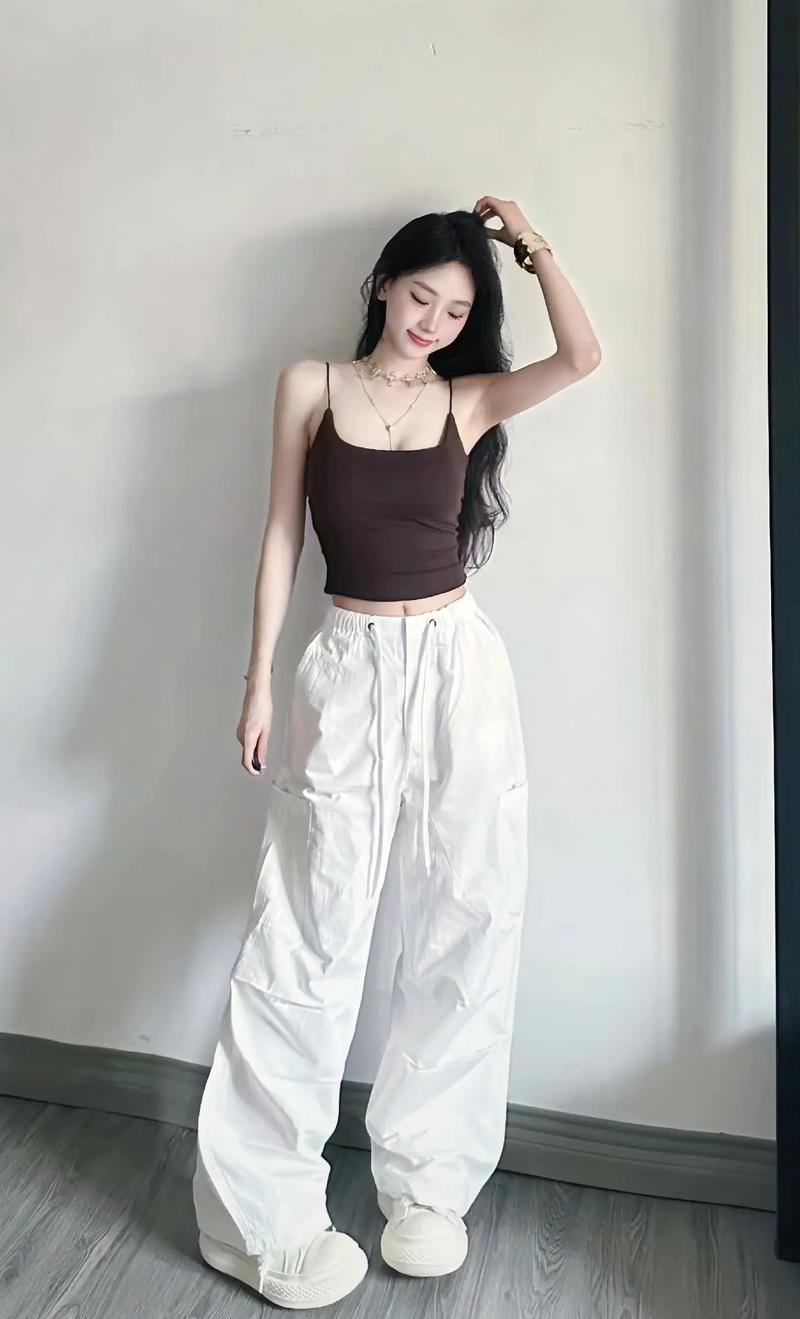 详细阅读:解锁辣妹风穿搭秘籍,点燃时尚热辣魅力 解锁辣妹风穿搭秘籍,点燃时尚热辣魅力
