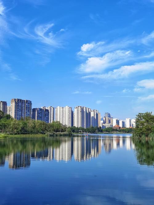 详细阅读:锦城湖公园:成都的生态绿洲与文化瑰宝 锦城湖公园:成都的生态绿洲与文化瑰宝