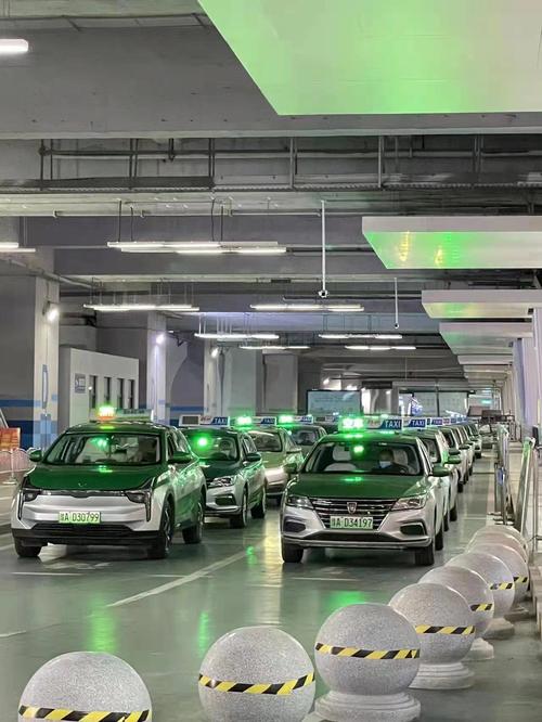 出租车：城市流动的温暖窗口