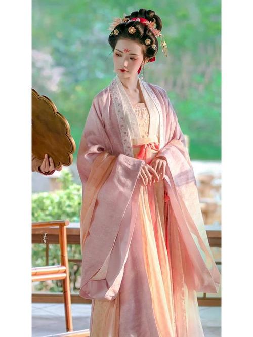 宋制汉服穿搭：古韵今风，雅致天成