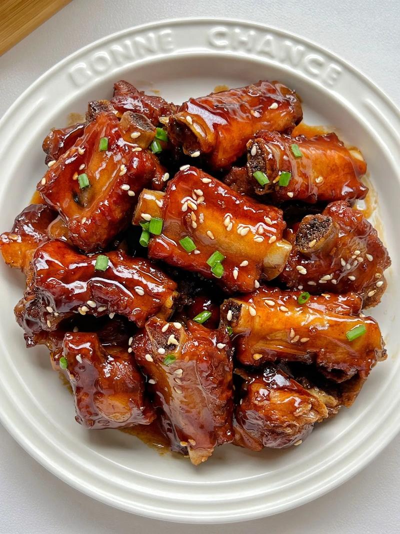 糖醋排骨：酸甜可口的美食佳肴