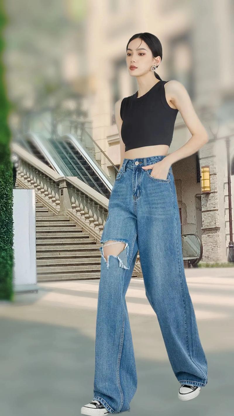 膝盖破洞时尚穿搭：个性与潮流的完美碰撞