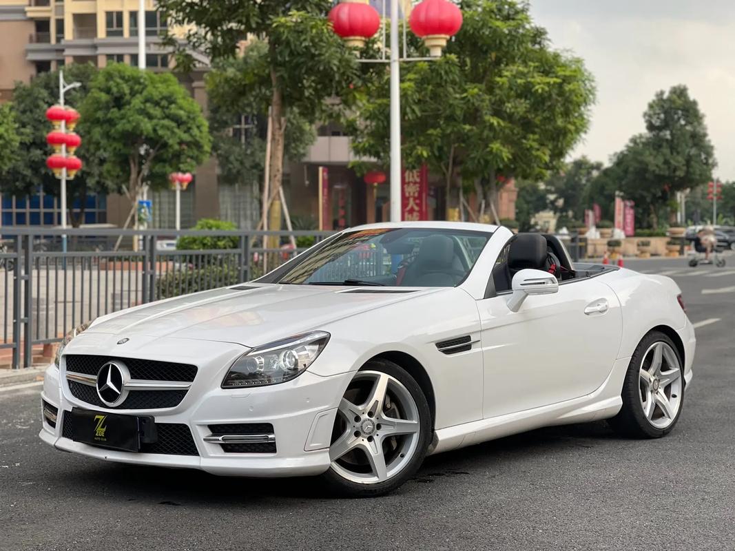 详细阅读:奔驰SLK:经典跑车的传奇魅力 奔驰SLK:经典跑车的传奇魅力