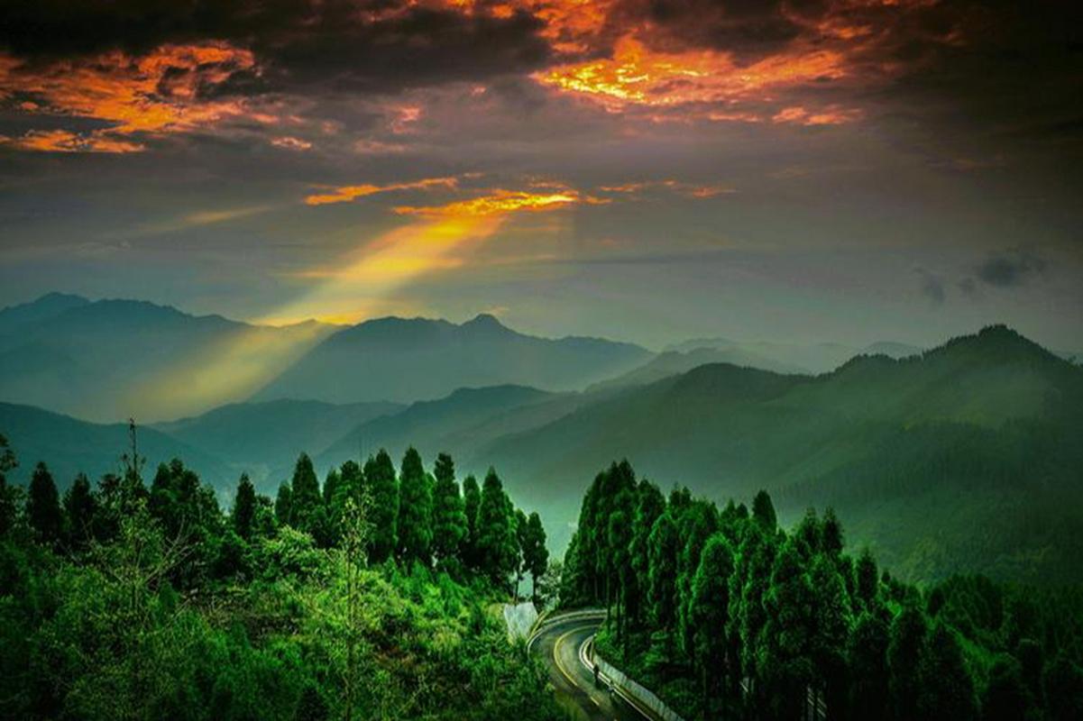 详细阅读:四川德阳蓥华山:自然奇观与人文传奇的完美融合 四川德阳蓥华山:自然奇观与人文传奇的完美融合
