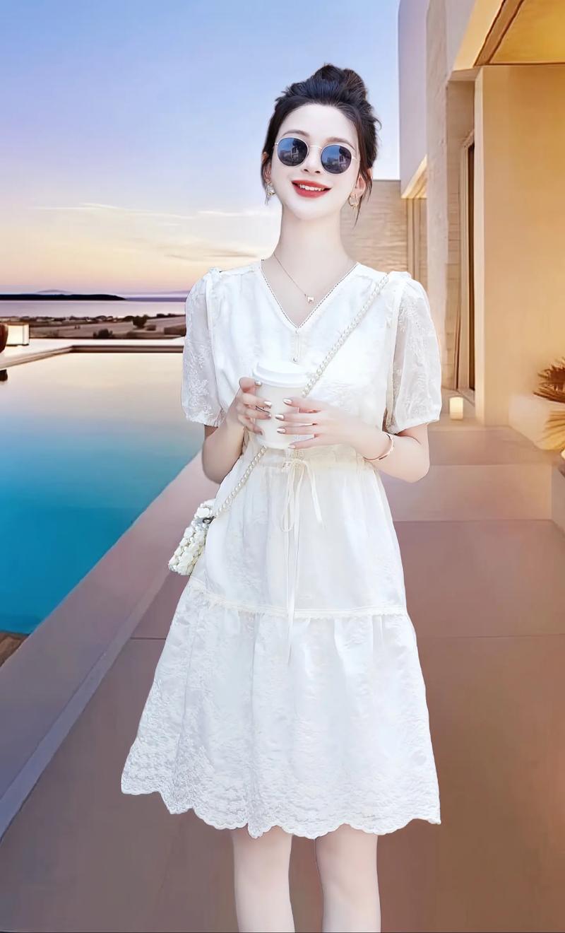 刺绣蕾丝花边：时尚穿搭的点睛之笔