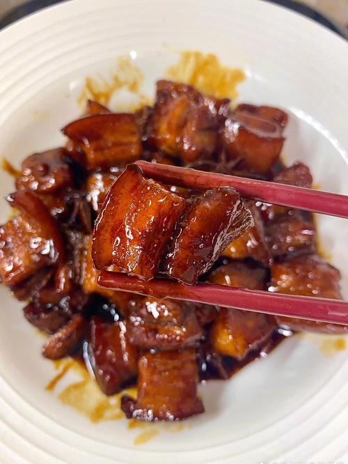详细阅读:经典红烧肉:肥而不腻,香飘四溢的家常美味秘诀 经典红烧肉:肥而不腻,香飘四溢的家常美味秘诀
