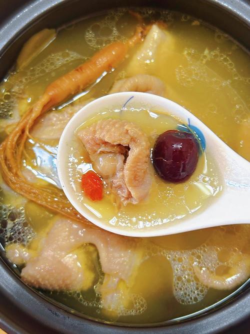 鸡汤，温暖身心的滋补佳品