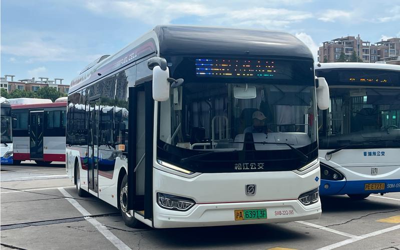 汽车客车,汽车客车倒车时调整行驶方向与单车方向相反